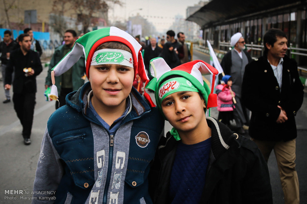 کودکان و نوجوانان در راهپیمایی یوم الله ۲۲ بهمن