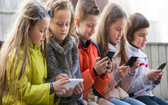 دانش آموزان روزانه بیش از دو ساعت در فضای مجازی می چرخند